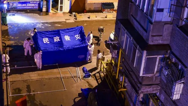 乌鲁木齐中山路附近的一处社区人员值班帐篷。