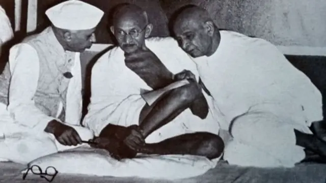 જવાહરલાલ નહેરુ, મહાત્મા ગાંધી અને સરદાર પટેલ