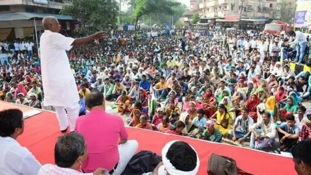 प्रदर्शनकारी आदिवासी