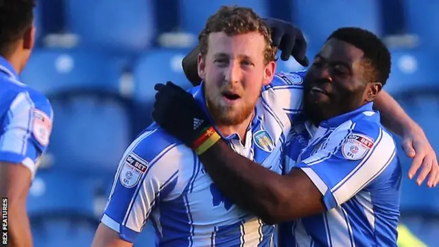 Tom Eastman: Colchester United defender signs new contract - BBC Sport
