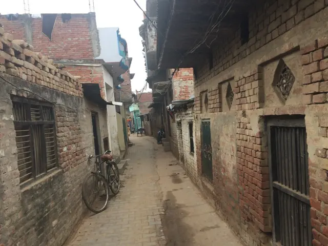 उत्तर प्रदेश, मऊ, आजमगढ़, कालीन उद्योग