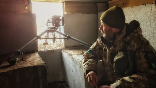 Боєць тероборони Києва на кулеметній точці