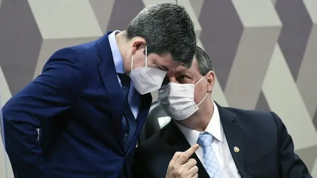 Randolfe Rodrigues e Omar Aziz na CPI