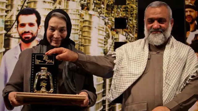 جایزه سرتیپ نقدی به پروانه معصومی در جشنواره عمار