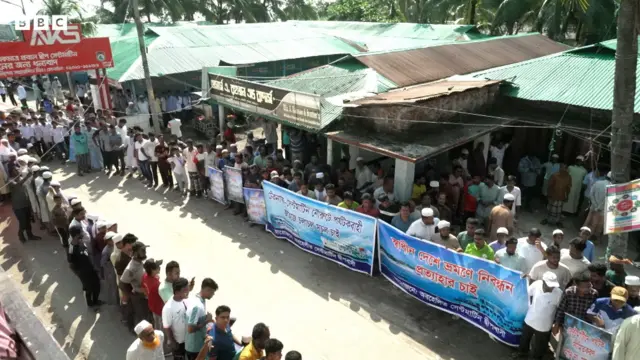 সরকারের পর্যটন সীমিত করার সিদ্ধান্তের প্রতিবাদ হয়েছে সেন্টমার্টিনে 