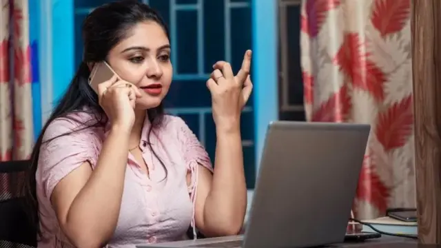 महिला कर्मचारी