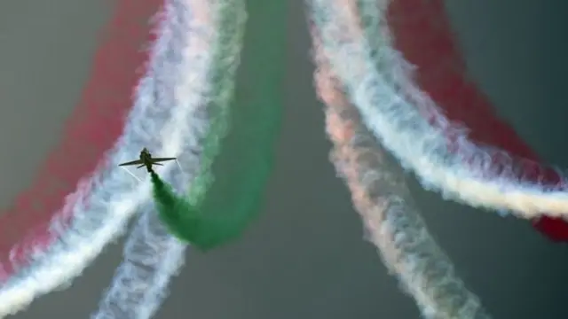 Shahid Khaqan Abbasi wey replace Nawaz Sherif as Prime Minister attend 31-gun salute