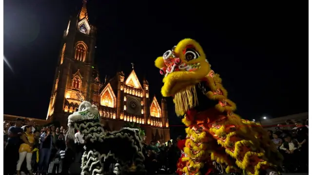 墨西哥的醒獅表演。