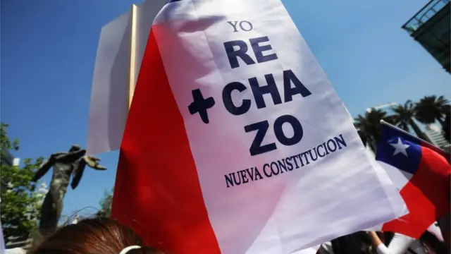 Bandera de rechazo a la nueva Constitución