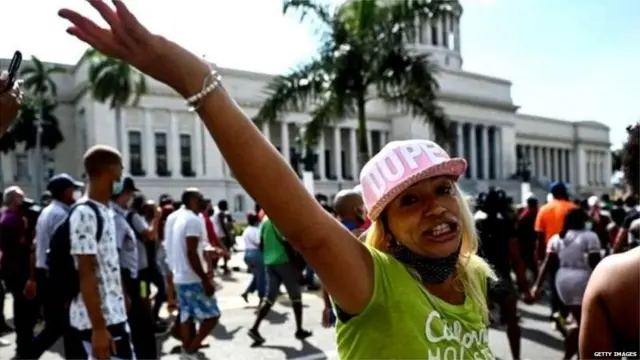 क्यूबा में हो रहे विरोध प्रदर्शन