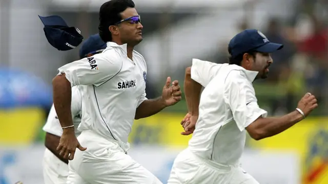 ক্রিকেট সময়ের খেলা, সময় বাঁচাতে দৌড়াচ্ছেন সাচিন, সৌরভ