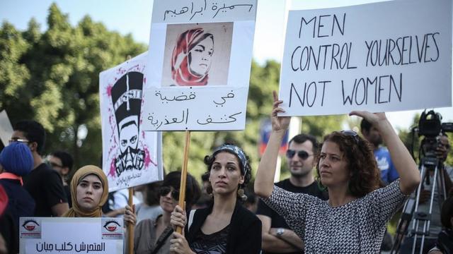 Perempuan di Kairo berunjuk rasa memprotes pelecehan seksual.