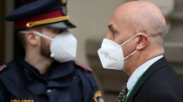 استفان کلمنت، سفیر و رئیس نمایندگی‌های اتحادیه اروپا در وین از ایران خواستار است در اولین زمان ممکن به مذاکرات وین بازگردد و نوشته مذاکرات باید "از جایی که در ۲۰ ژئن متوقف شد" ادامه پیدا کند