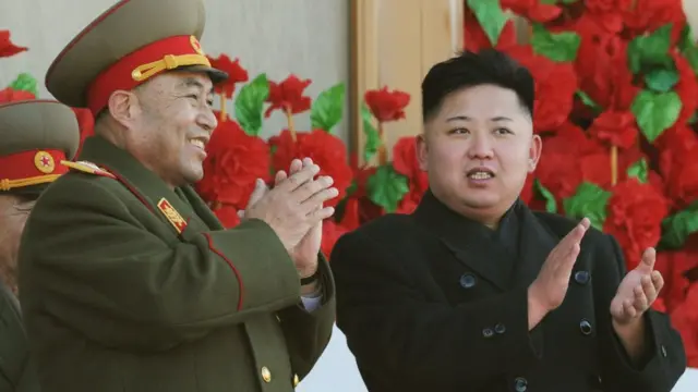 Ri Yong-gil y Kim Jon-un