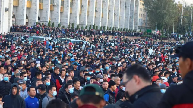 Толпа перед Белым домом