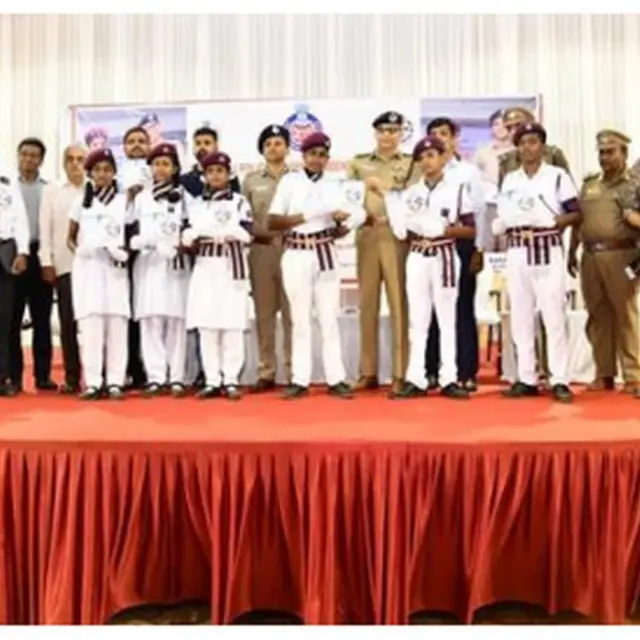 சூப்பர் குட்டி போலீஸ்
