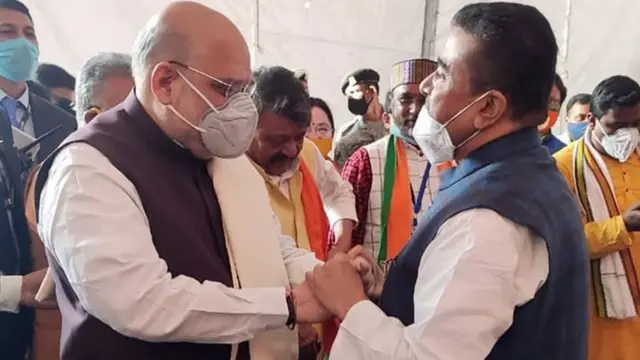 अमित शाह की रैली में सुवेंदु अधिकारी