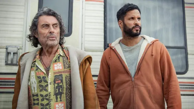 Фото Ієн Мак-Шейн і Рікі Віттл у серіалі "Американські боги"