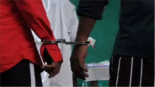 অপরাধীরা গ্রেপ্তার হলেও জামিনে বেরিয়ে এসে আবার একই ধরনের অপরাধে জড়িত হয় বলে বলছেন বিশ্লেষকরা