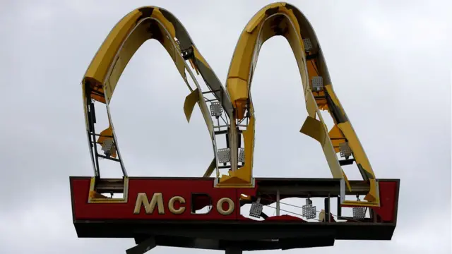 حکام کے مطابق درخت گرنے سے ایک شخص کی ہلاکت ہوئی ہے جبکہ فلوریڈا، الاباما اور جورجیا میں پانچ لاکھ سے زائد افراد بجلی سے محروم ہیں۔