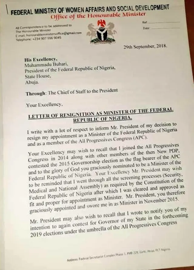 Paypoqdagi etuk ayollar va sutyendagi külotlar