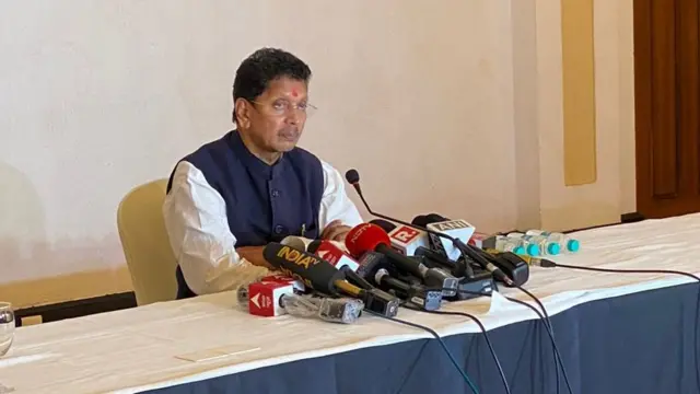 दीपक केसरकर