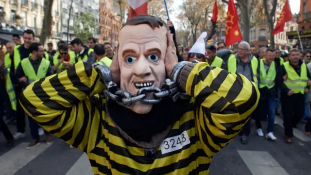 પીળા બંડીધારી