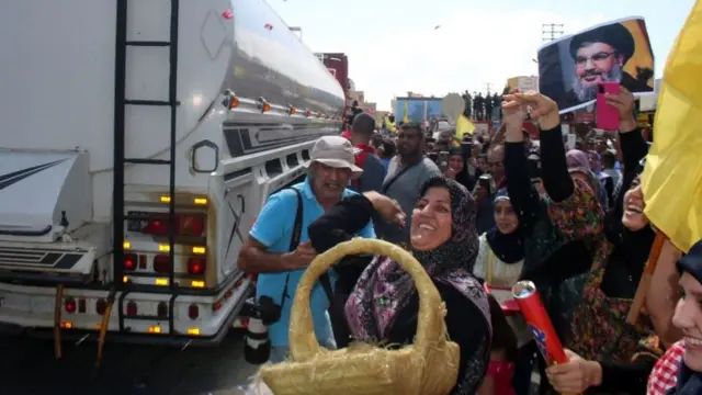 شادمانی هواداران حزبالله از رسیدن تانکرهای سوخت به بعلبک در لبنان