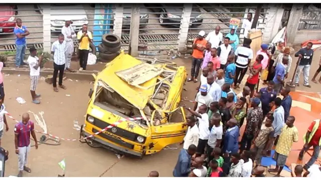 Ọkọ̀ tó rún nínú ìjàmbá ojúẹlẹ́gba