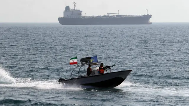 উপসাগরে ইরানের বিপ্লবী গার্ডদের স্পিডবোটের সাথে সংঘাতের সময়ই ঘটনাটি ঘটে