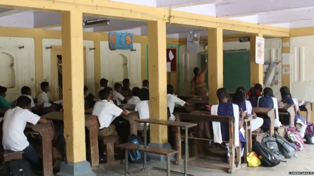 प्रतापसिंह हायस्कूलमधील वर्ग