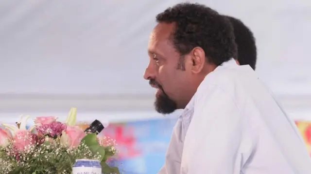 Tasfaayee Gabra'aab barreessaa kitaa Tiraavoolloo Waashaa, YeBurqaa Zimmitaafi kan biroot.