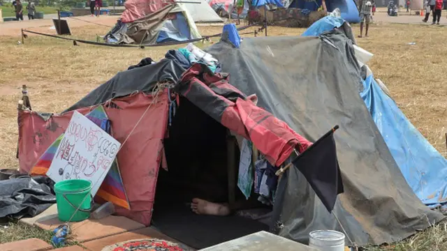 ගාලුමුවදොර විරෝධතා භුමියේ ව්රෝධතාක්රුවන්ට රැඳී සිටීම සඳහා ඔවුන් විසින් ඉදිකොට තිබෙන තාවකාලික කඳවුරු