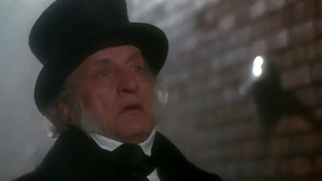 Postoji bezbroj pozorišnih, filmskih i televizijskih adaptacija Božićne priče - u jednoj od najboljih, iz 1984. godine, glumili su Džordž C. Skot, Dejvid Vorner i Suzana Jork