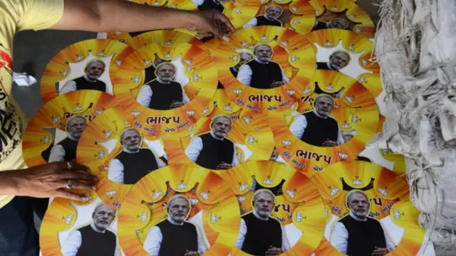 બીજેપીના પ્રચાર સાહિત્યમાં નરેન્દ્ર મોદીનો દબદબો