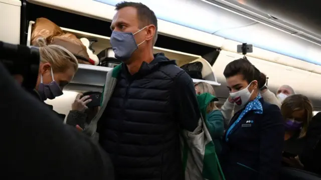 Навальный в самолёте