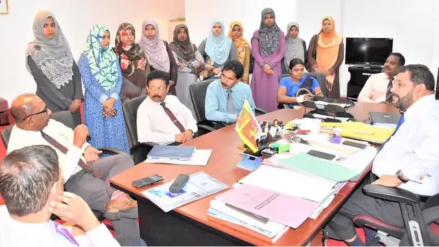 இடம்மாற்றப்பட்ட ஆசிரியைகள்