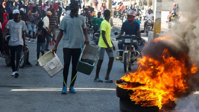 Protesters burn tyres in Port au Prince on 7 February 2021