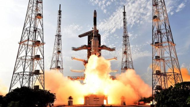 گردشگری فضایی چیست و آیا خطرناک است؟ 18 تصویری از سازمان تحقیقات فضایی هند (ISRO) که دهمین پرواز پرتاب ماهواره ژئوسنکرون هند GSLV-F۰۵، حامل INSAT-۳DR ، در آن صورت گرفت. این عکس از دومین سکوی پرتاب (SLP) در سریهاریکوتا در آندرا پرادش، هند، ۸ سپتامبر۲۰۱۶ گرفته شده است