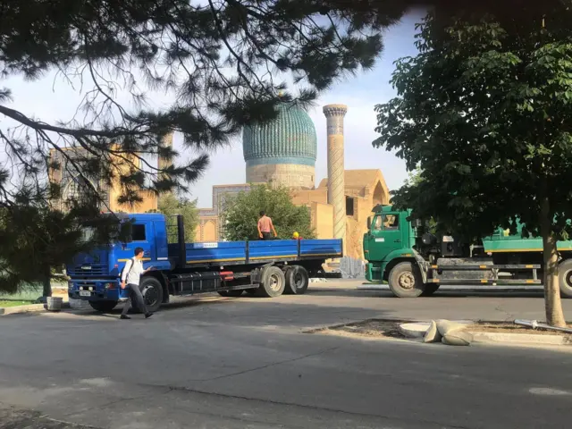 Оғир техника хавф солаётган тарихий обидалар.