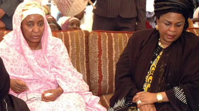 Hajiya Turai 'Yar Adua daga hagu sai Patience Jonathan daga dama