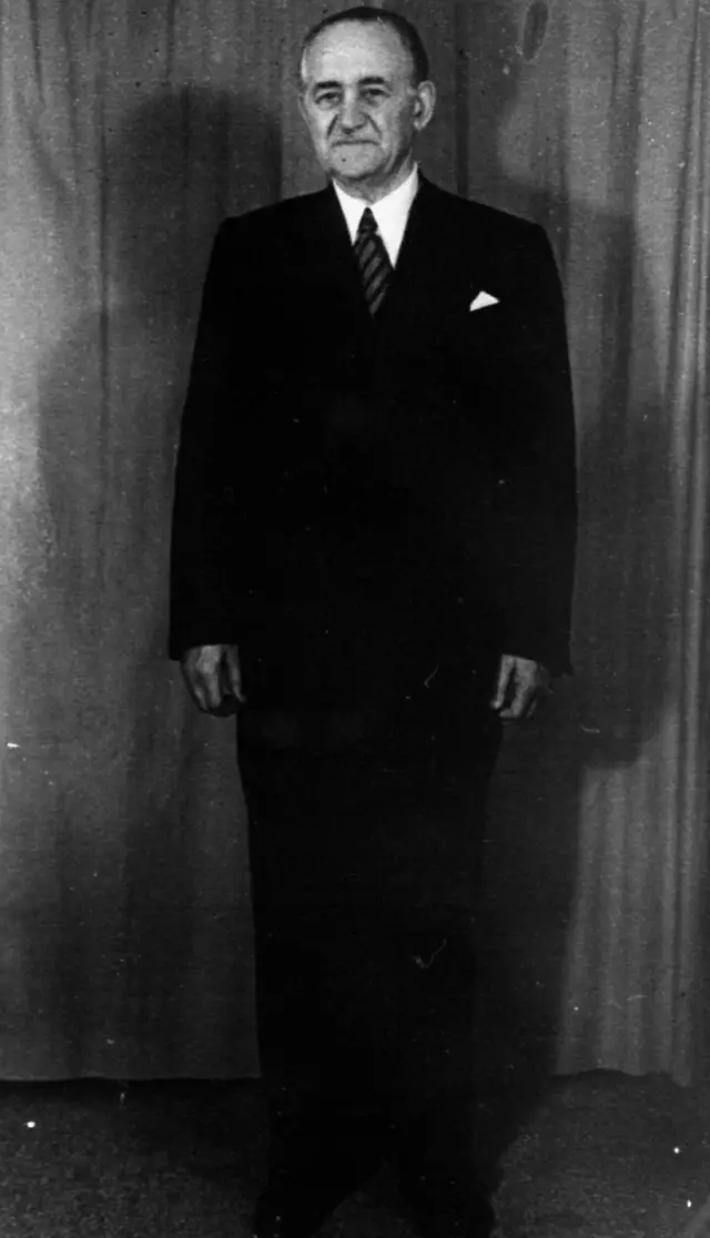 Məmməd Əmin Rəsulzadə Müsavat partiyasının lideri, AXC Milli şurasının sədri