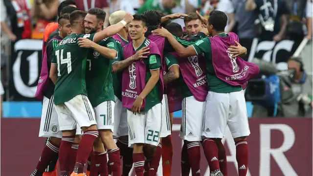 জয়ের পর মেক্সিকান খেলোয়াড়দের উল্লাস।