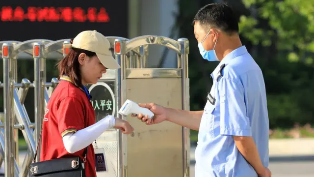 Estudante na regiãograndes apostas esportivas on lineGuangxi sendo examinada do ladograndes apostas esportivas on linefora do centrograndes apostas esportivas on lineexames