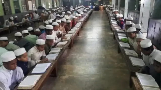 দেশে কওমি মাদ্রাসায় সরকারের সরাসরি কোন নিয়ন্ত্রণ নেই।