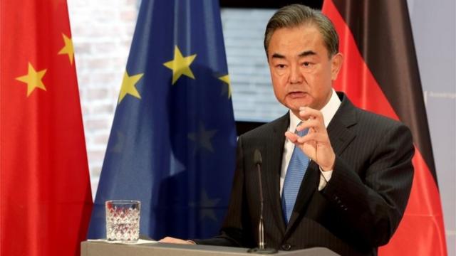 王毅警告捷克參議長訪問台灣會有代價。
