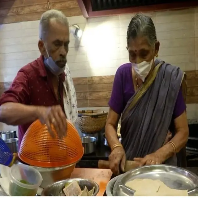 के आर विजयन आणि मोहना