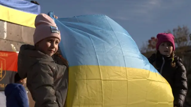 "Ми жили, мов у камері смертників". Херсон святкує звільнення - BBC ...