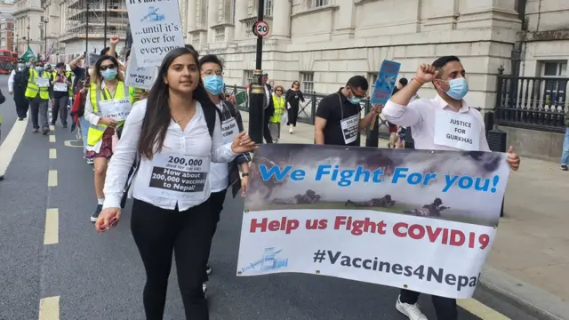 पूर्व गोर्खा सैनिकले आयोजना गरेको प्रदर्शनमा नेपालका लागि कोभिड खोप उपलब्ध गराउन माग गरिएको थियो