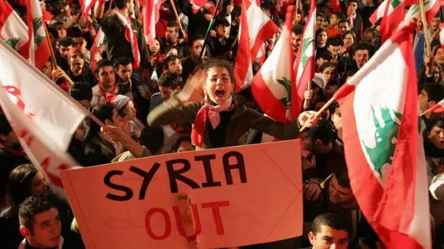 বৈরুতের মার্টার স্কোয়ারে সিরীয় বাহিনী প্রত্যাহারের দাবিতে বিক্ষোভ - মার্চ ২০০৫